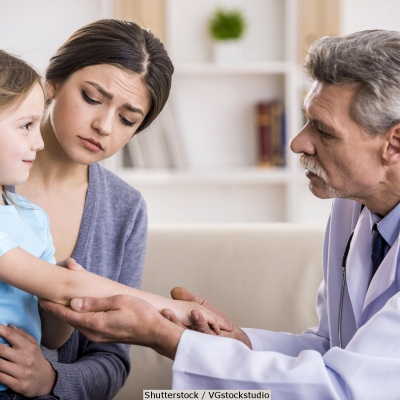 Pediatrician with adolescent and mom | Shutterstock, VGstockstudio