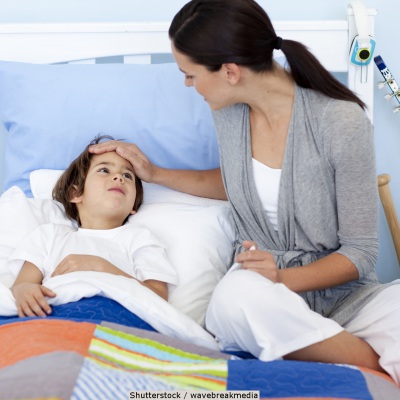 Mother home with her sick son | Shutterstock, wavebreakmedia